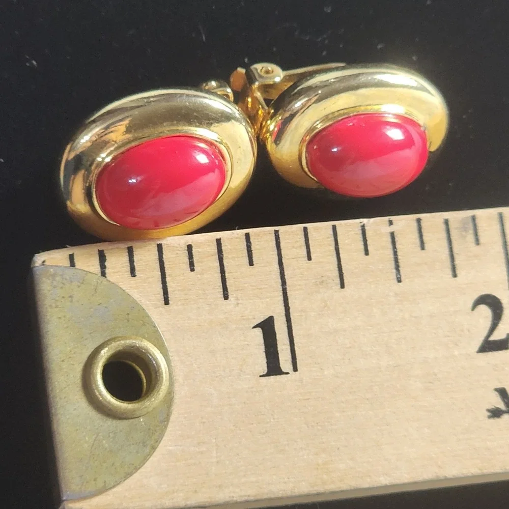 Vintage Gold Tone Red Cabochon Oval Clip On Earrings Statement Studs